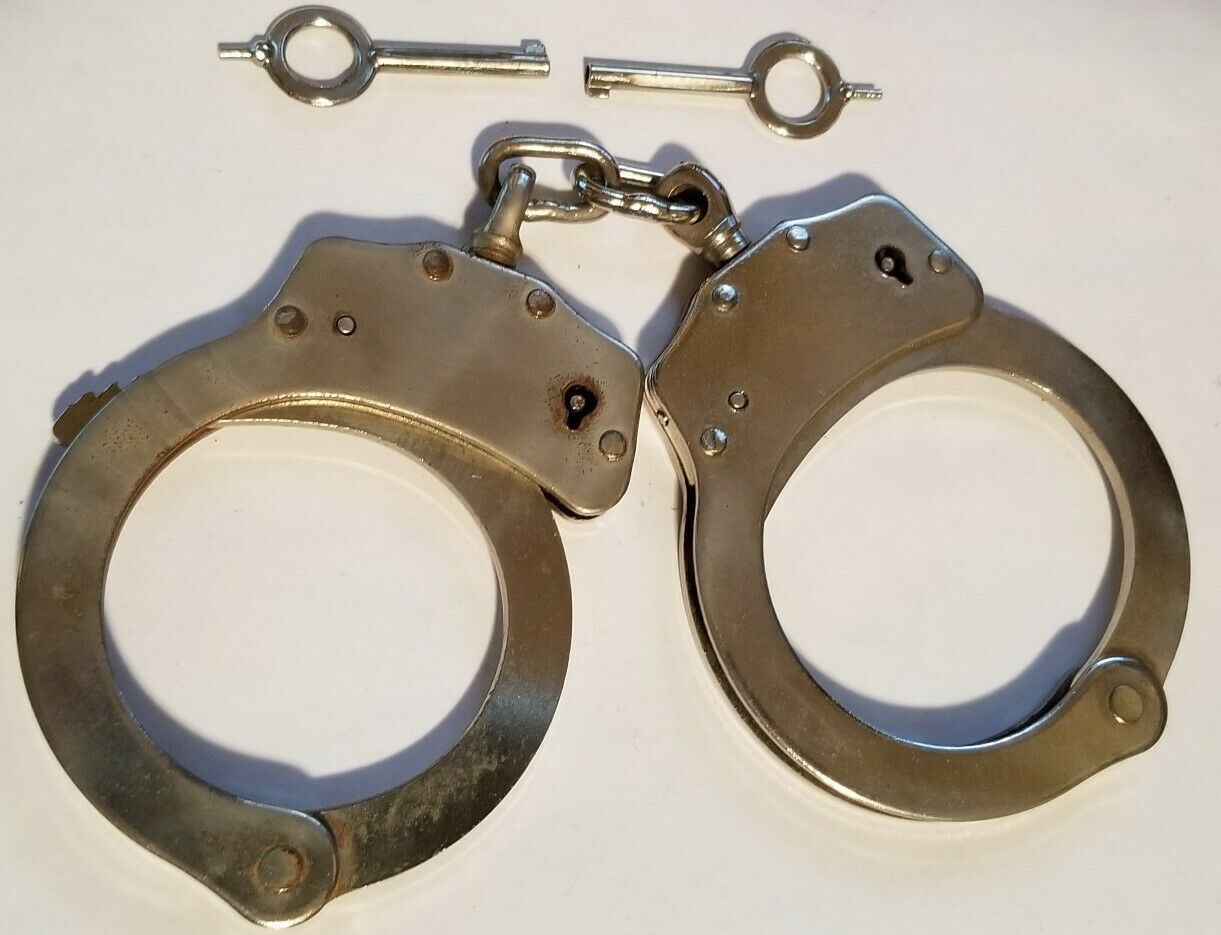 Chrome Handcuffs With 2  Keys